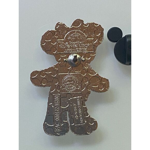 Rare Shanghai Disneyland Resort Shellie Bear Enamel Pin - Picture 3 of 4